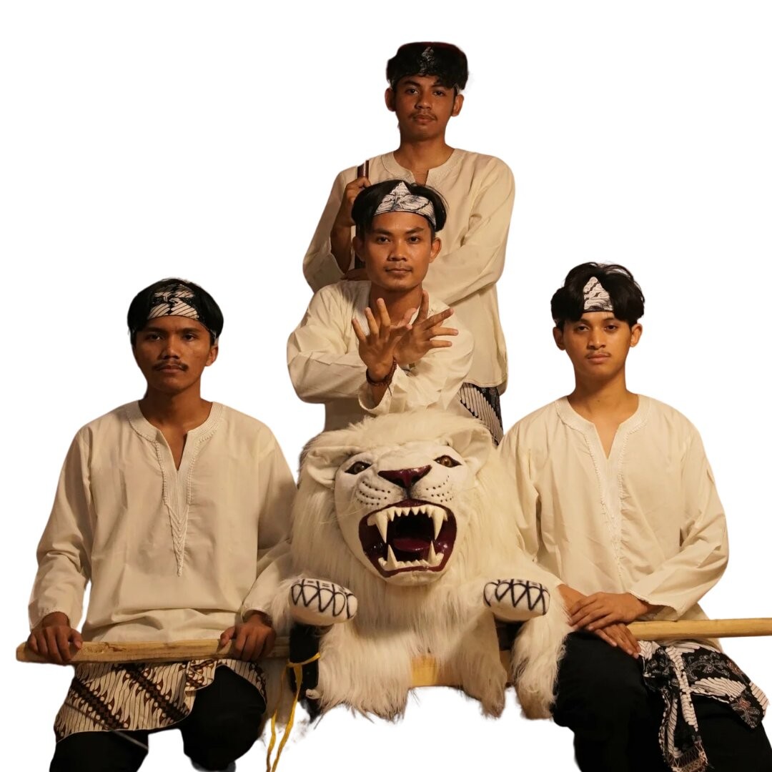 Sisingaan cropped